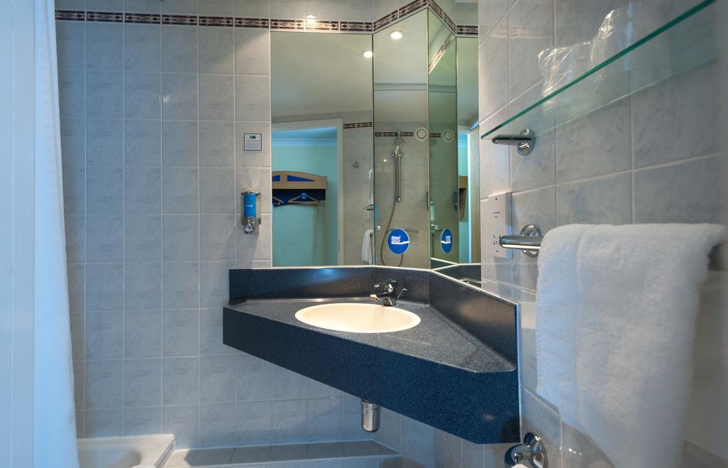 Holiday Inn Express Walsall M6, J10 By Ihg Екстериор снимка