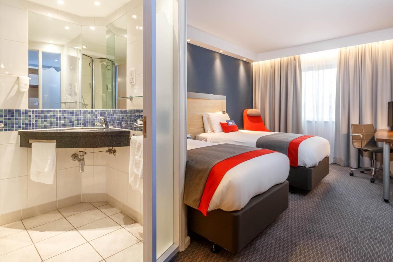 Holiday Inn Express Walsall M6, J10 By Ihg Екстериор снимка
