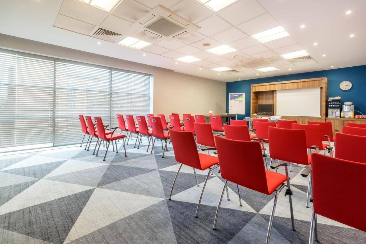 Holiday Inn Express Walsall M6, J10 By Ihg Екстериор снимка