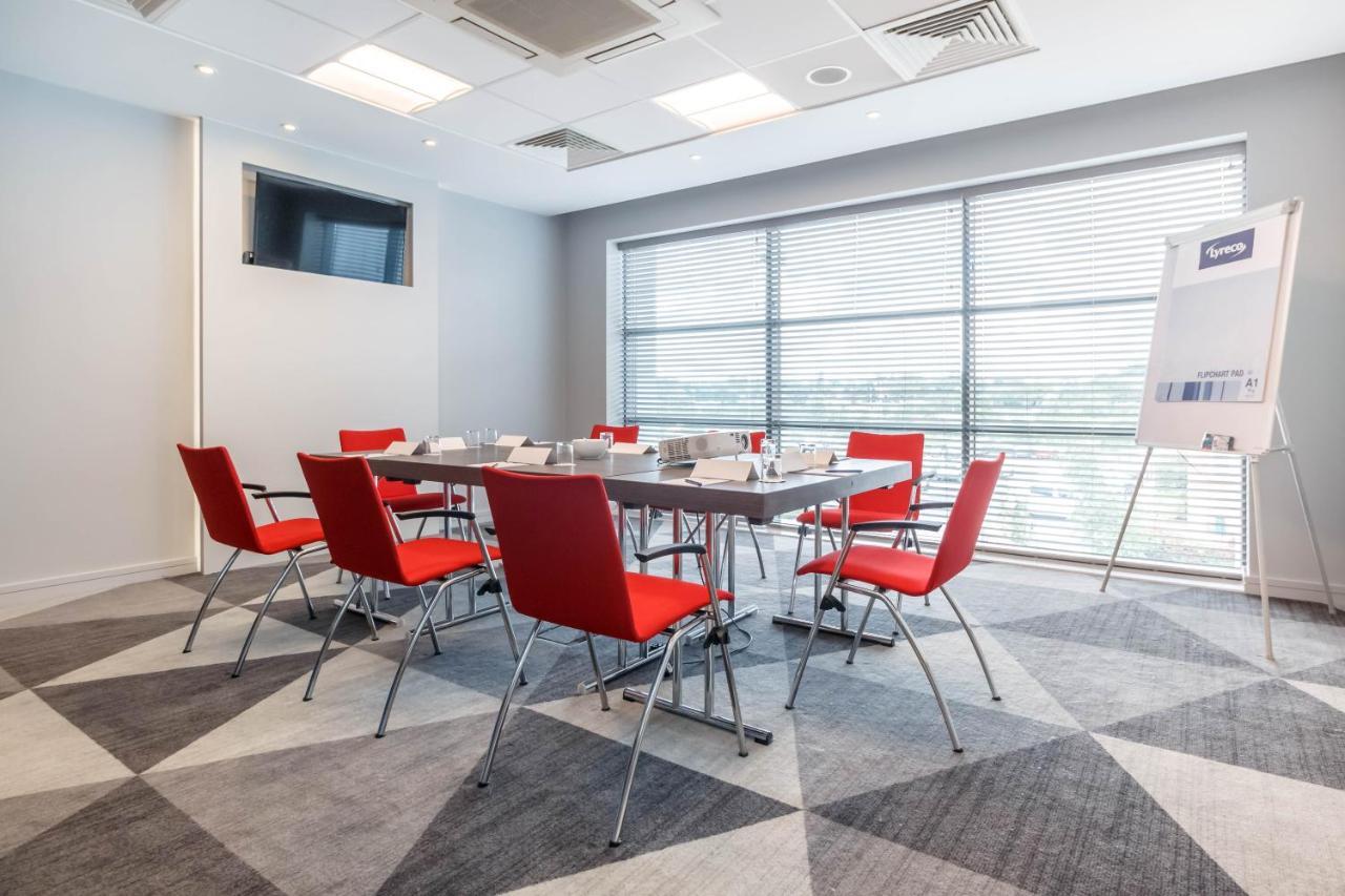 Holiday Inn Express Walsall M6, J10 By Ihg Екстериор снимка