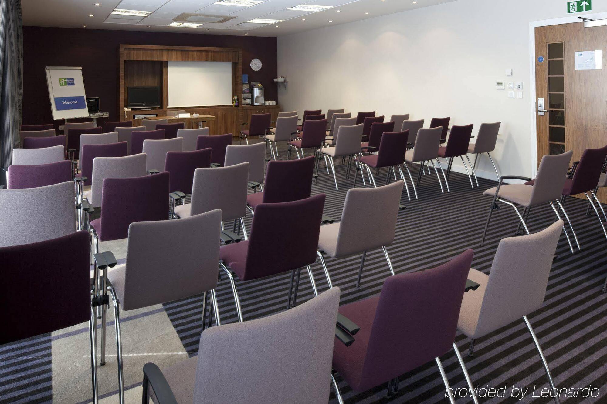 Holiday Inn Express Walsall M6, J10 By Ihg Екстериор снимка
